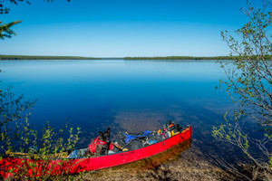 about to push off on a expedition from the sandy road access that is the only road access to the lake