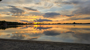 Mirror reflection