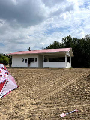 Store/Ice cream on the beach.