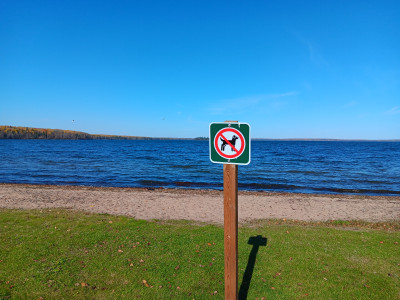 No dog sign at Mud Creek