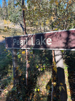 Pearl Lake sign.