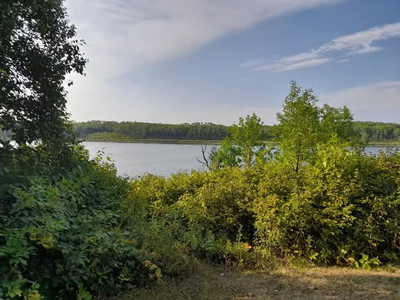 Along the hiking trail along Little Kenosee Lake