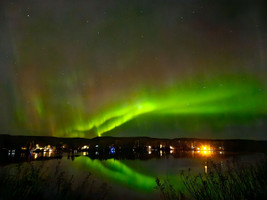 Northern lights reflecting in the lake @saskstormchaser 