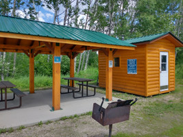 Warm up shack and covered picnic area at the Anglin Lake Bridge.