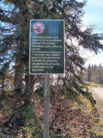 No overnight mooring sign near the beach.