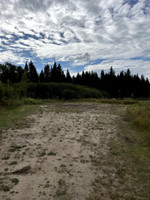 Parking and turn around near the lake access.