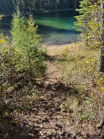 Launch site for portaging to/from Sapphire Lake.