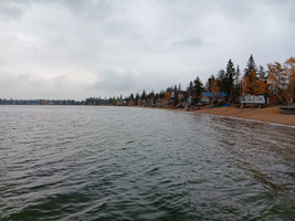 Sandy beach in front of the cabins.