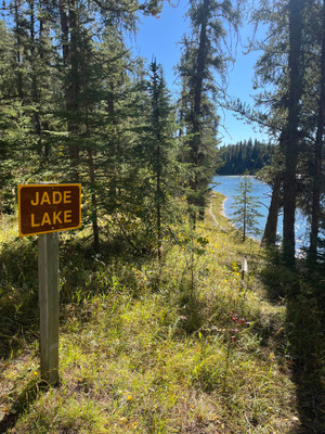 Jade Lake sign looking over the lake.