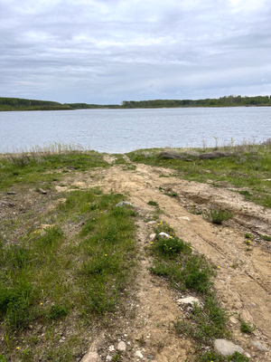 Very rough/rocky boat launch