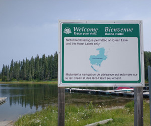 Park welcome sign for lake.