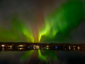Northern Lights reflecting in the lake @saskstormchaser